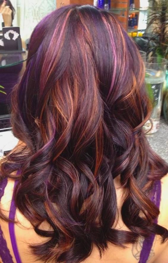 Wavy hair with plum highlights