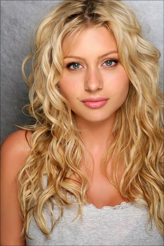 Hair-Color-Ideas-For-Blondes-With-Blue-Eyes-And-Fair-Cool-Skin