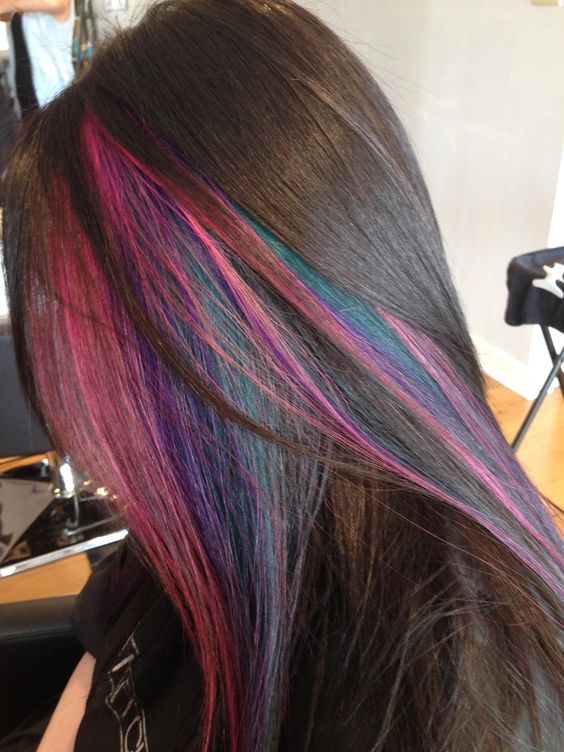 Highlights of different colors in one section of hair