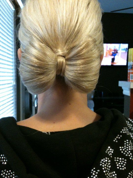 The bow bun for young girls
