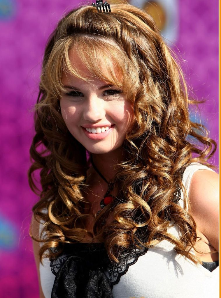 Curly hairstyle for college girls
