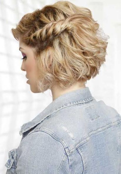 side-braided-hairstyle-for-short-hairs