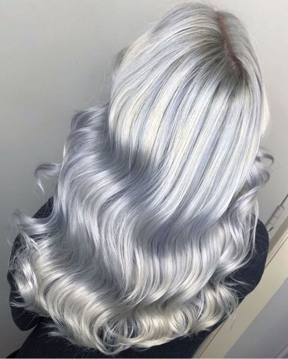 Smokey silver shades hairstyle for summer