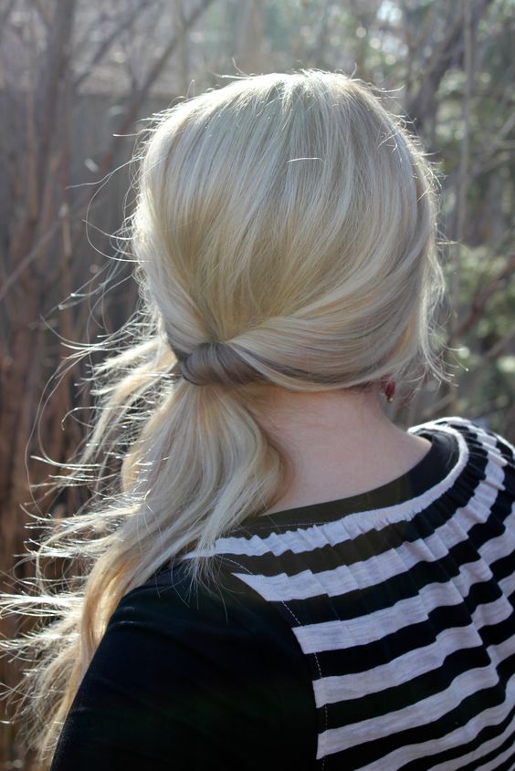 The twisted side ponytail for college and office