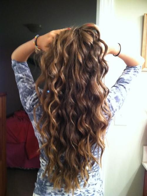 Open curly hairstyle for college