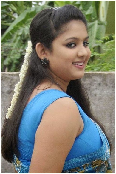 Kerala bridal open hairstyle with front puff