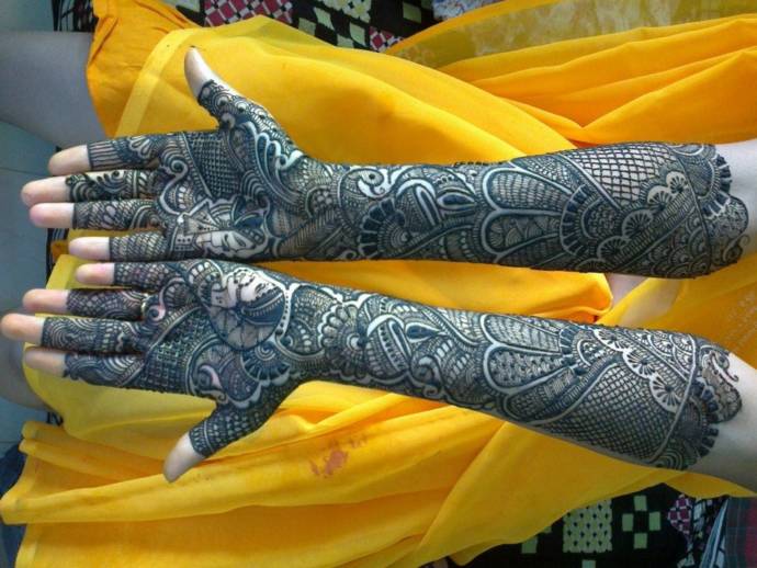 rajasthani-dulhan-mehndi-designs-for-bridal-hands