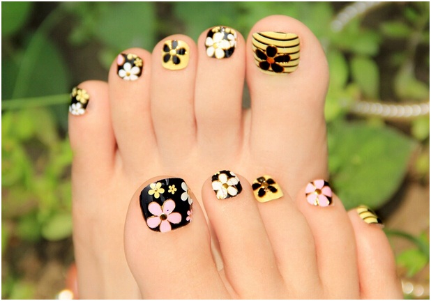 multi-colored-floral-nail-art-design