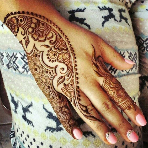 side-covering-stylish-mehndi-design-for-diwali