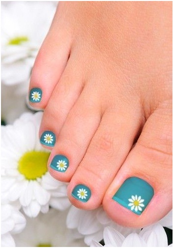 simple-floral-nail-art-design