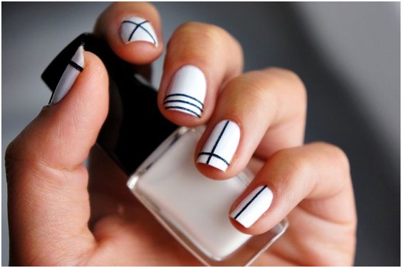 simple-playful-line-based-nail-art