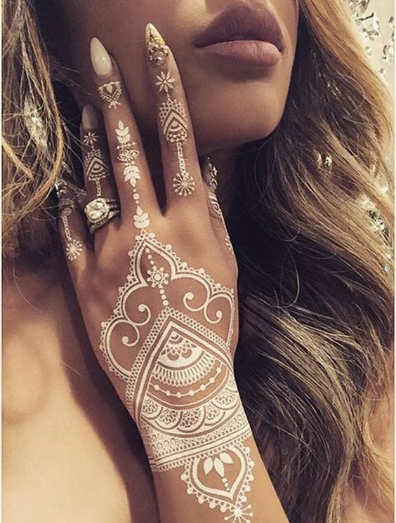 Breath-taking white henna design