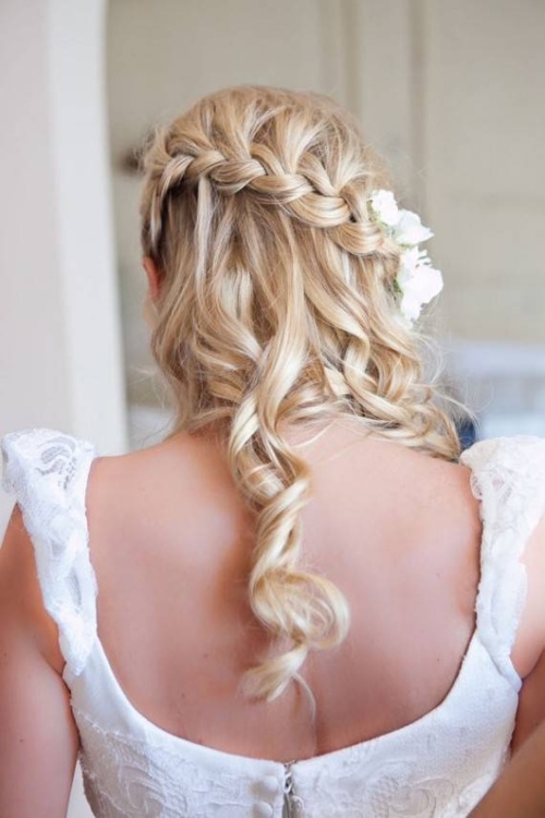 curly-hairstyle-with-back-braiding
