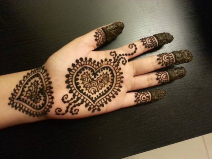 easy-heart-shaped-henna-design