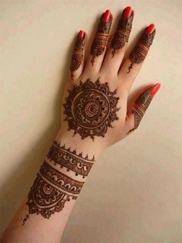 Elegant whiff round henna design