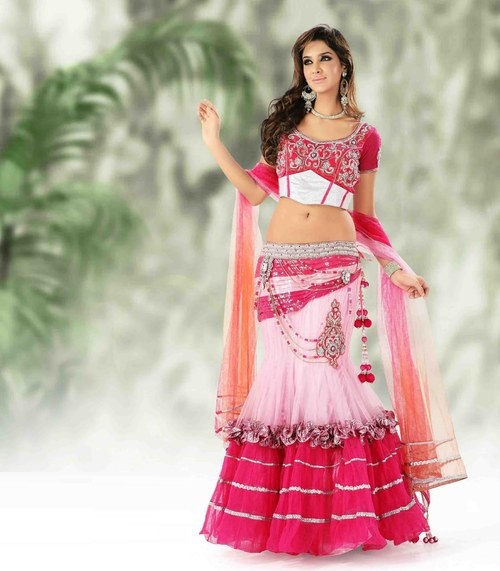 gorgeous-lahenga-choli-with-a-different-touch