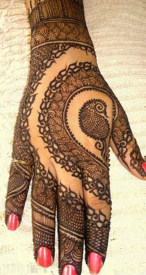 unique-peacock-pattern-mehndi-design