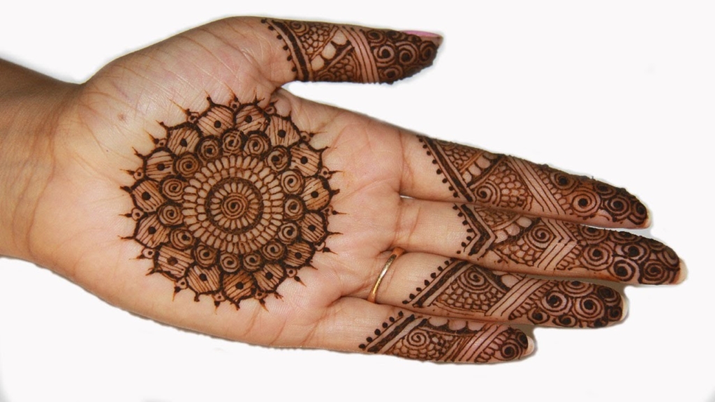 Centrally placed circular henna design