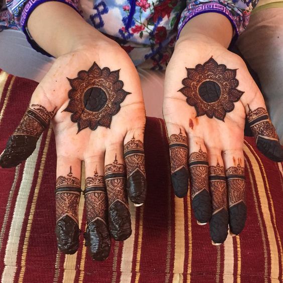 Basic blinging artwork henna design