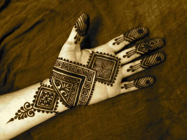 Geometric layers henna art design