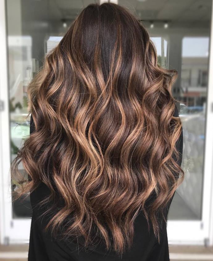 Best top hair color ideas with caramel highlights