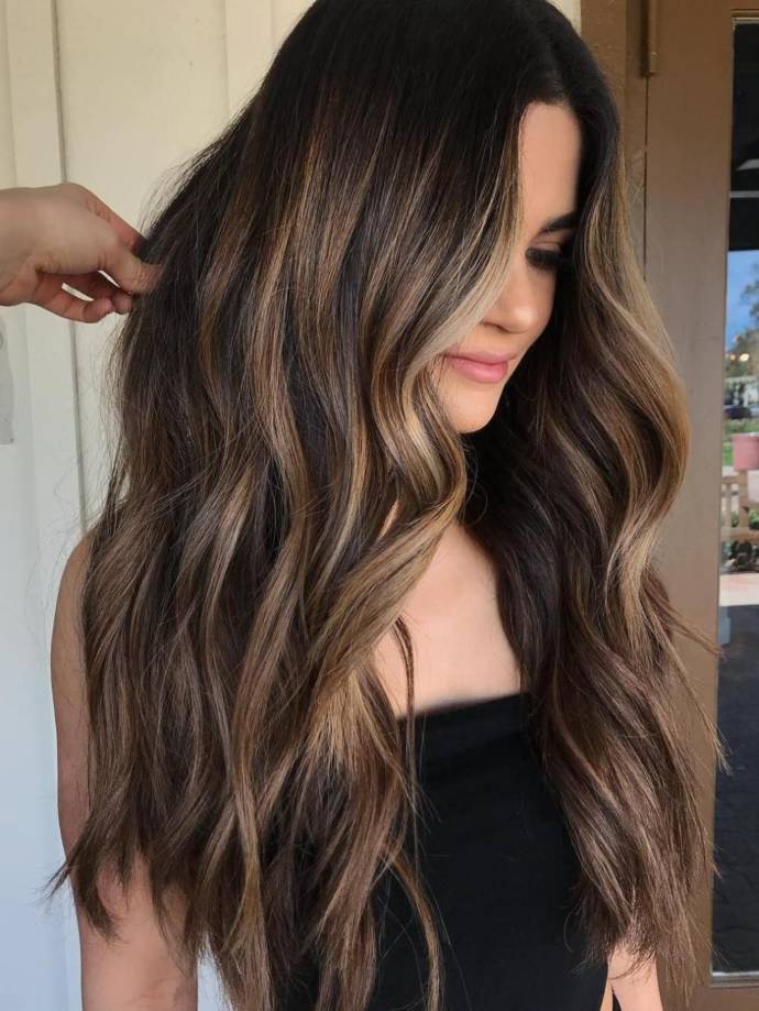Brown hair with blonde finish