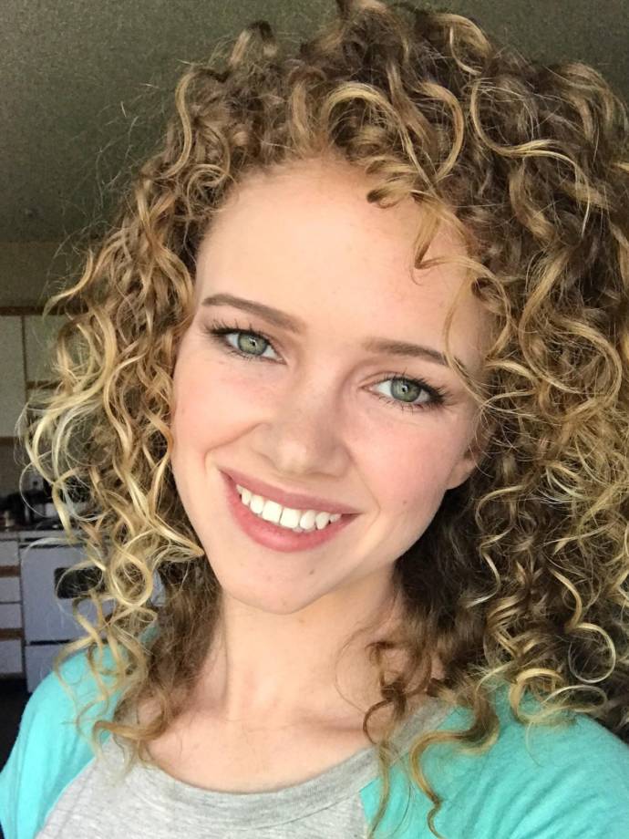 Dramatic curls with blonde hair