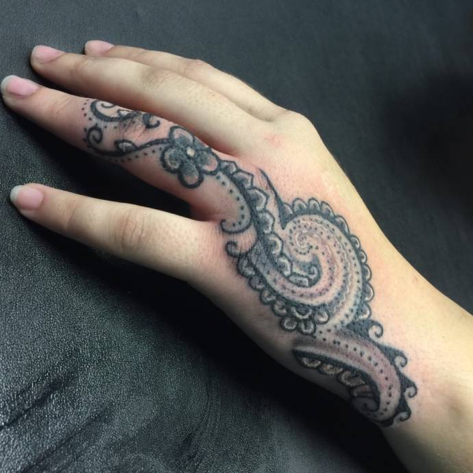 Lovable tiny finger tattoos