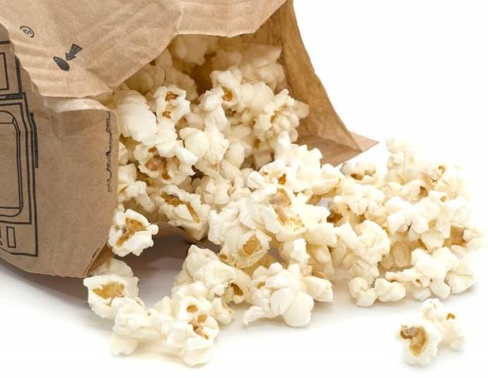Microwave popcorn with full of chemicals