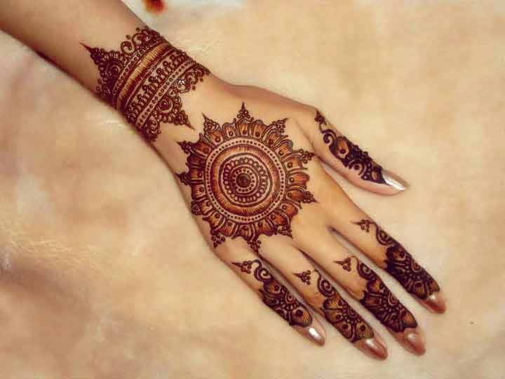Playful and sophisticated mehndi design