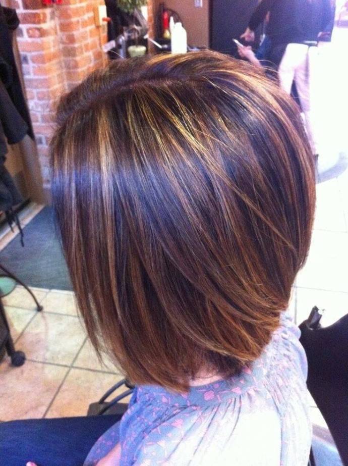 Short hairstyle with several highlights and lowlights