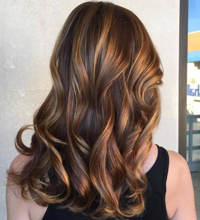 The bi-colored hair with highlights