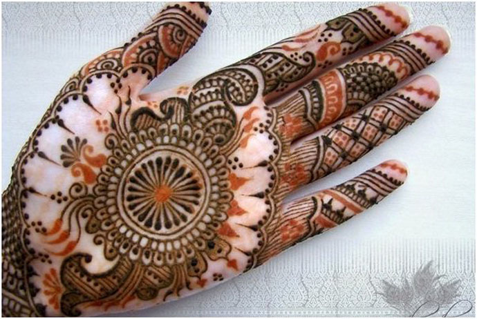 Easy circular henna design for palm