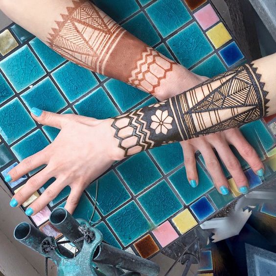 The chic henna design with geometric patterns