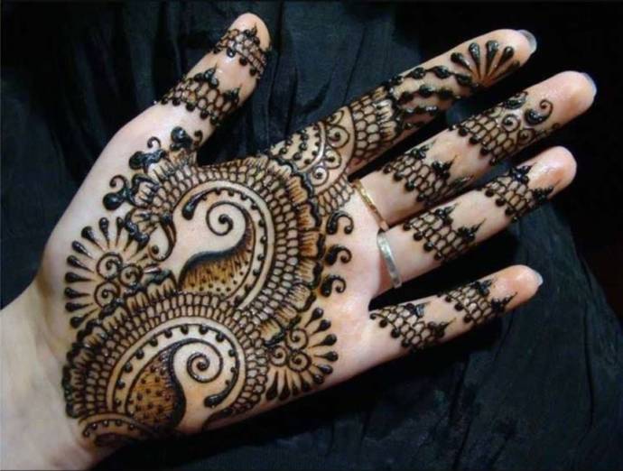 Curve henna design