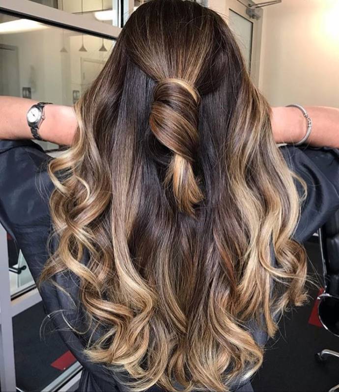 Casual Balayage and blond highlight