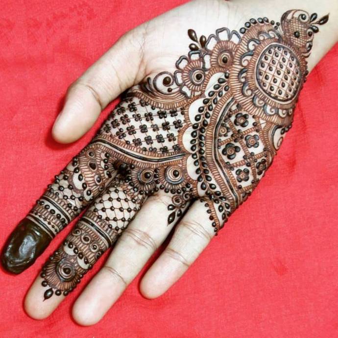 Minimalist leaflet henna design