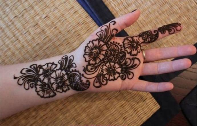 Trendy henna design with disjoint floral sets