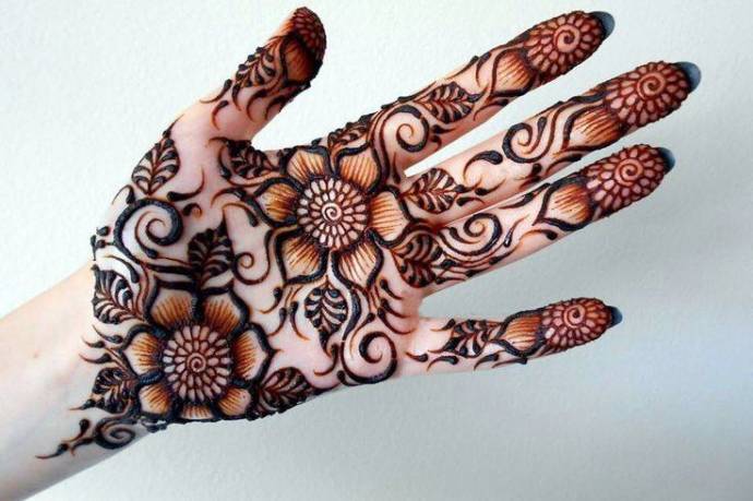 Beautiful, floral pattern Mehndi designs