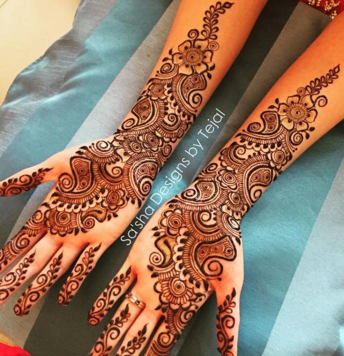 One-sided floral mehndi with leafy designs on the fingers