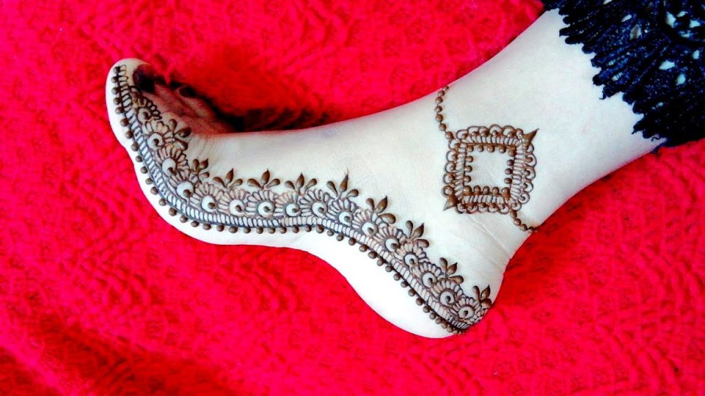 Anklet Mehndi Design with Bottom Vine