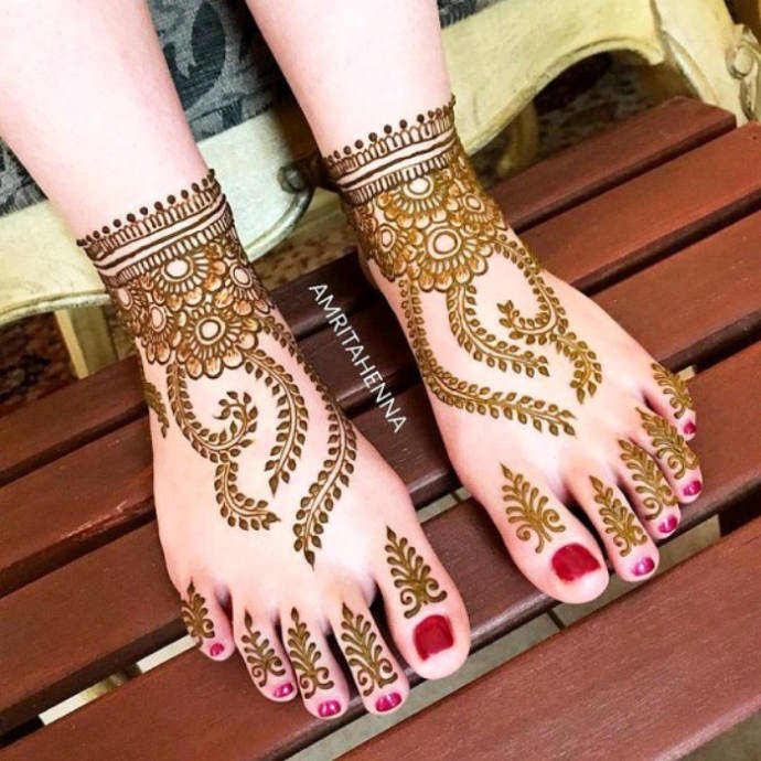 Floral Ankle and Vine Style Mehndi
