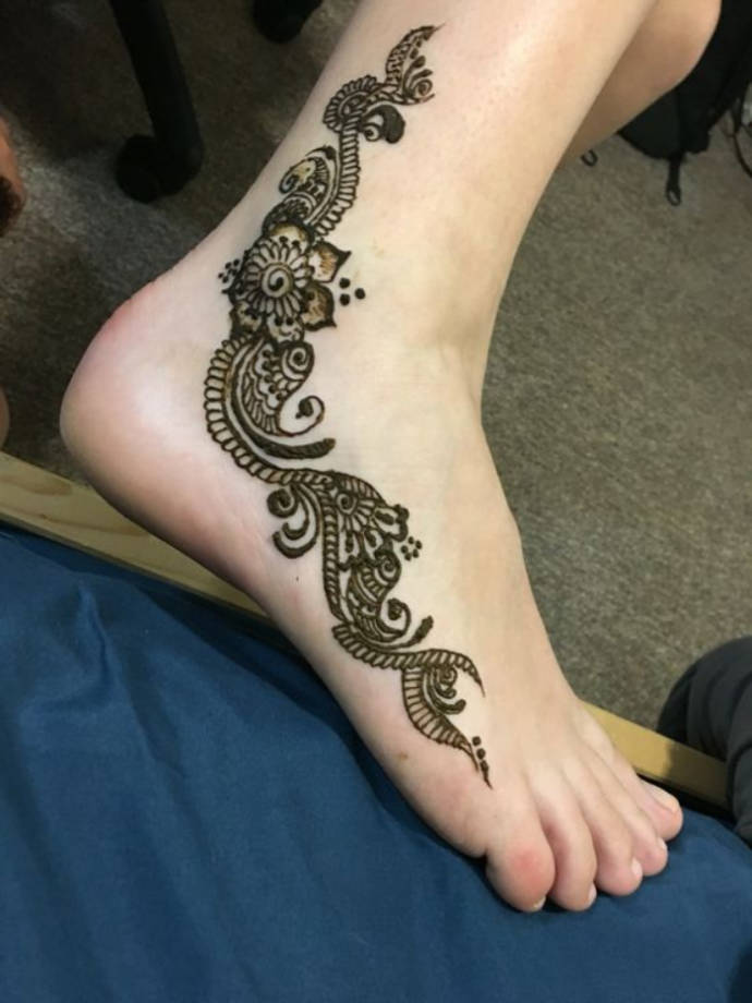 Simple Mehndi Design for One Side